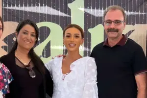 İlk dəfə təzə gəlinlərinin ailəsini göstərdi