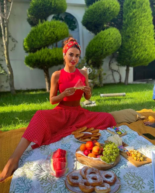 Pərvindən deputatla sevgili iddiasına cavab