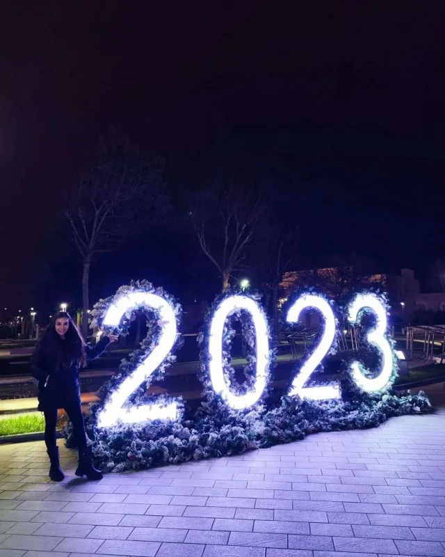 Leyla Əliyeva skuterlə bulvarı gəzdi