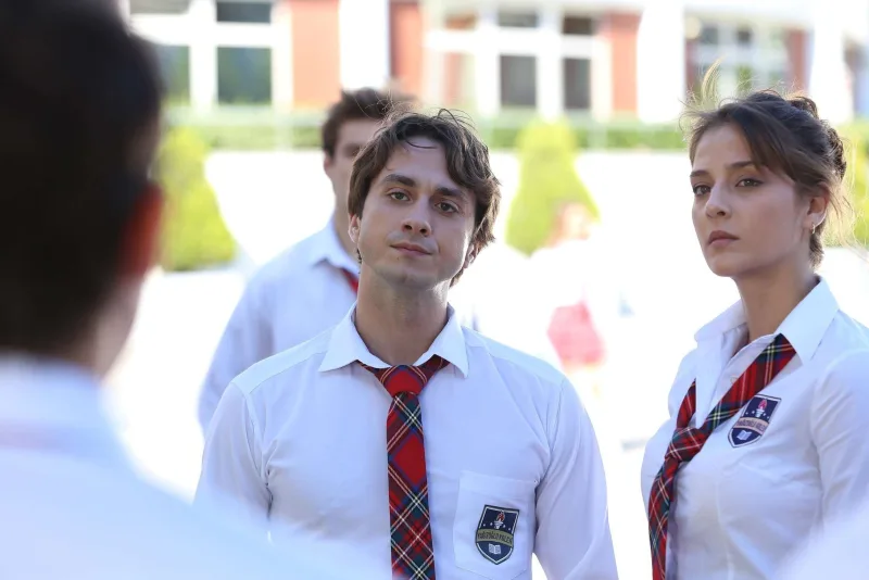 “Tozlu Yaka”nın fanatları insanları hiddətləndirdi