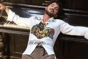 “Onsuz da hər kəs məşhurdur”