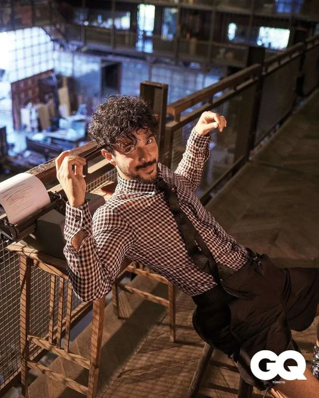 “Onsuz da hər kəs məşhurdur”