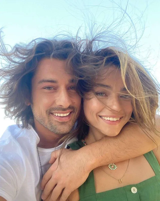 Seriala görə ayrılıblarmış