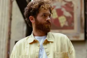 Ad günündə fanatları ilə görüşür