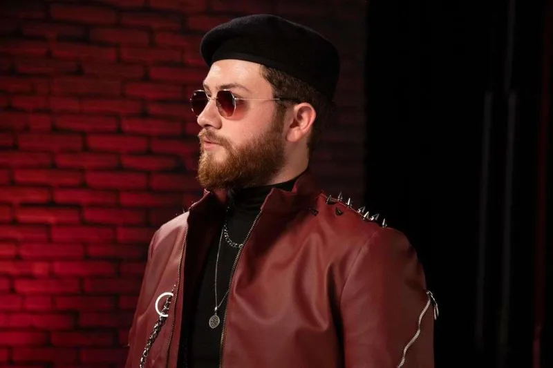 Ad günündə fanatları ilə görüşür