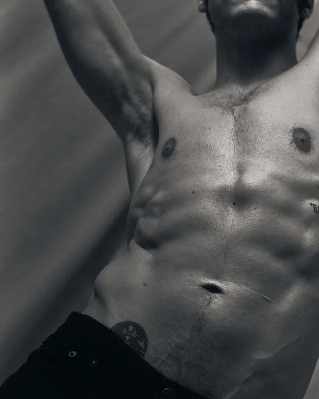 “Çukur”un ulduzu “GQ” üçün soyundu