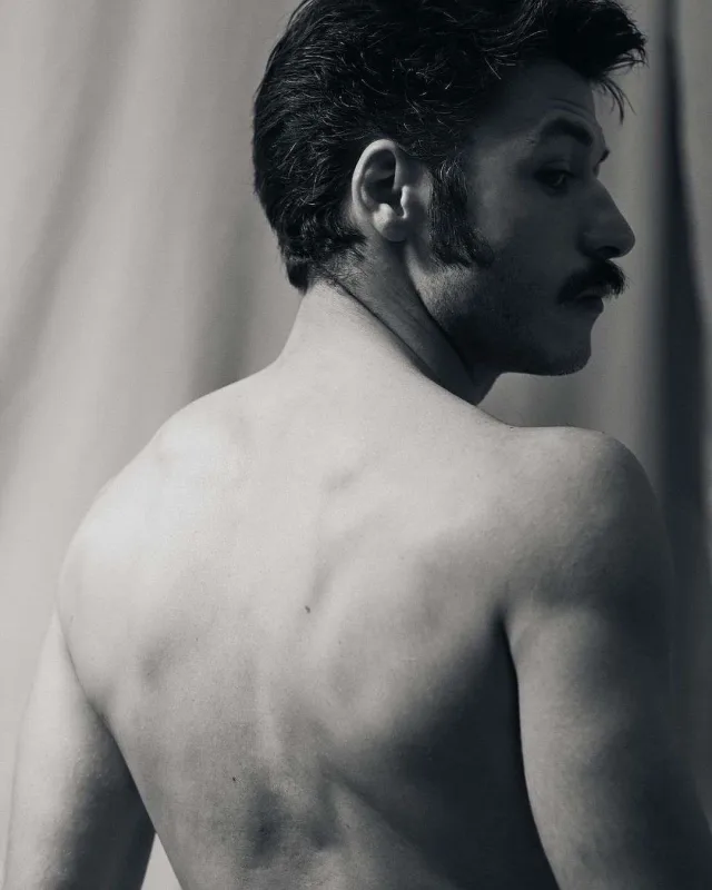 “Çukur”un ulduzu “GQ” üçün soyundu