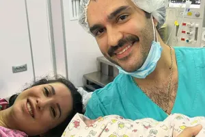 Aydanın qızını ilk gördüyü anlar... - Video