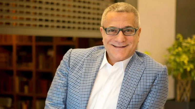 Özündən 40 yaş kiçik sevgilisi ilə gündəm oldu