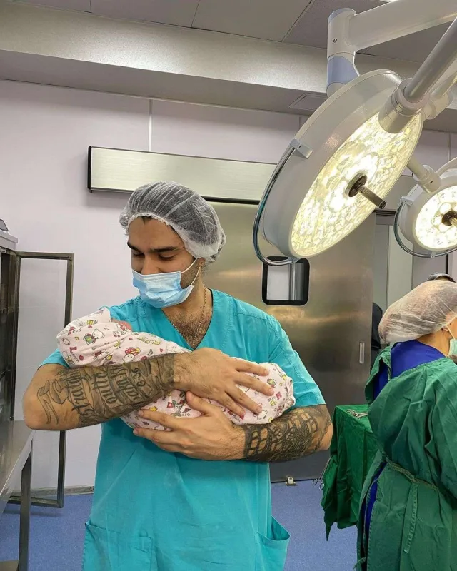 Yeni dünyaya gələn nəvəsindən danışdı