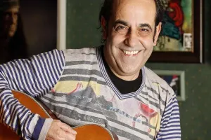 Özkan Uğur səhnəyə qayıdır!