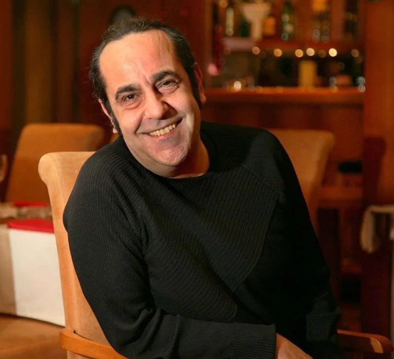 Özkan Uğur səhnəyə qayıdır!