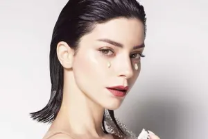 Merve yenə jurnalistlərlə dalaşdı - Video