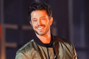 Bu dəfə adı onunla hallandı