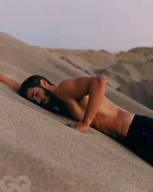 Endryu “GQ” üçün kamera qarşısında