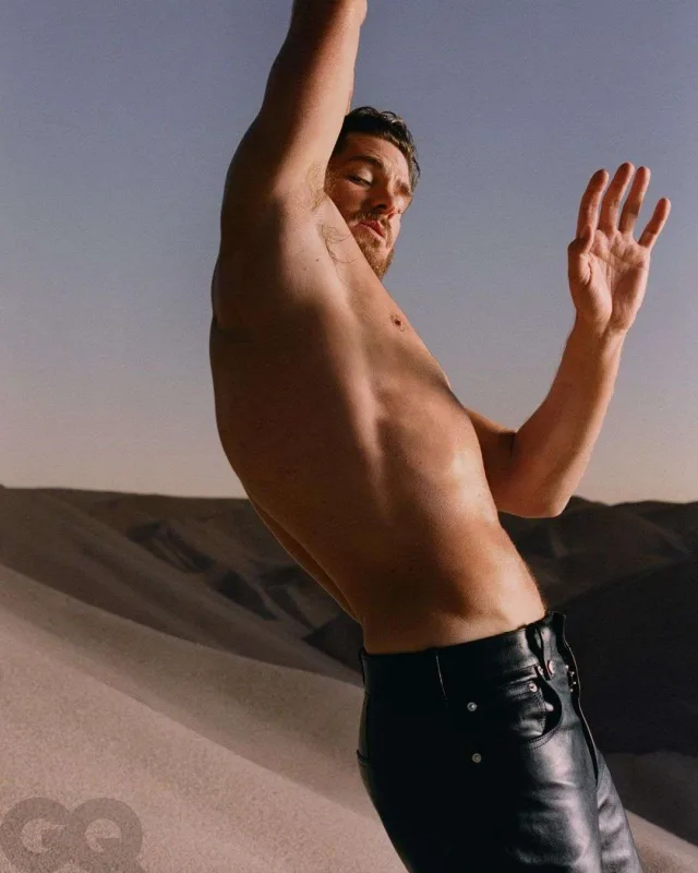 Endryu “GQ” üçün kamera qarşısında