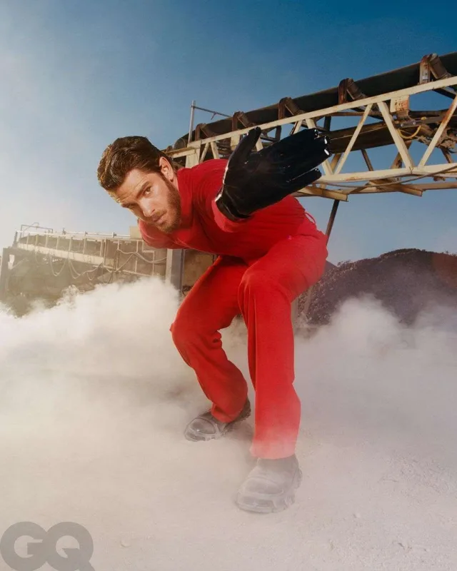 Endryu “GQ” üçün kamera qarşısında