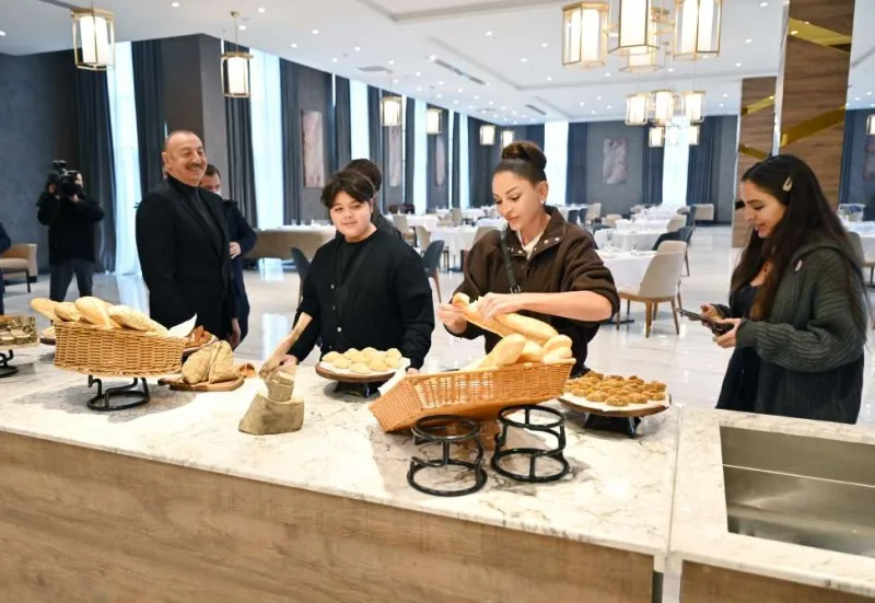 Prezident və xanımı nəvələri ilə açılışda