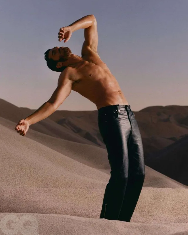 Endryu “GQ” üçün kamera qarşısında