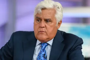 Maşını yanan komediyaçı ağır yaralandı