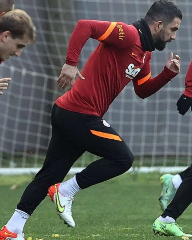 Karyerasını bitirdiyini açıqladı