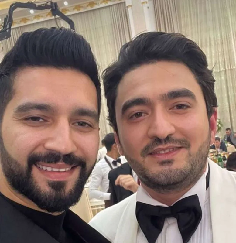 Əvvəlcə xanımını göstərmədi, amma... - VİDEO