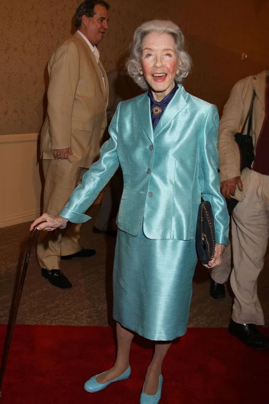 Əfsanəvi aktrisa vəfat etdi