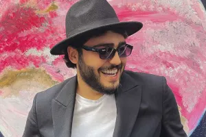 Ayaz suya düşən fotoqrafa aparat aldı