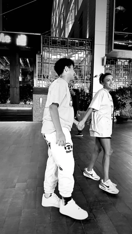 Röya oğlunu görmək üçün Dubaya getdi