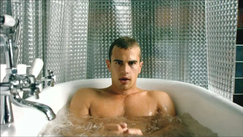 Çılpaq səhnəsi serialdan çıxarıldı