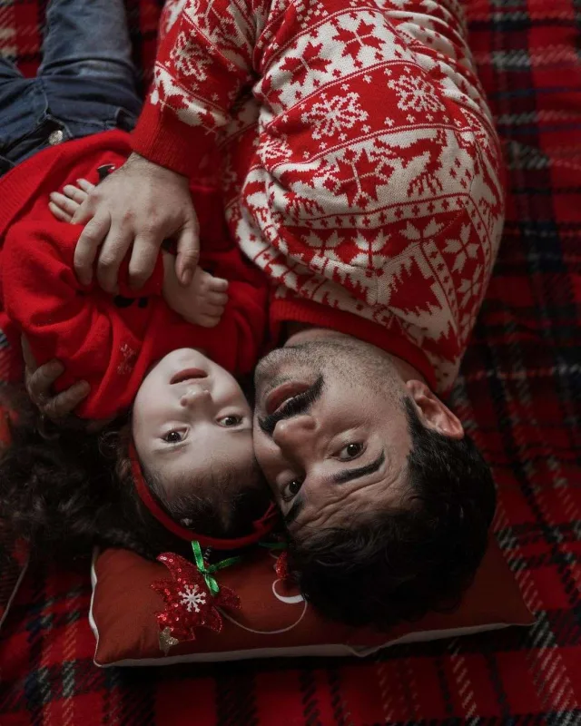 Elşənlə qızının Yeni il fotoları