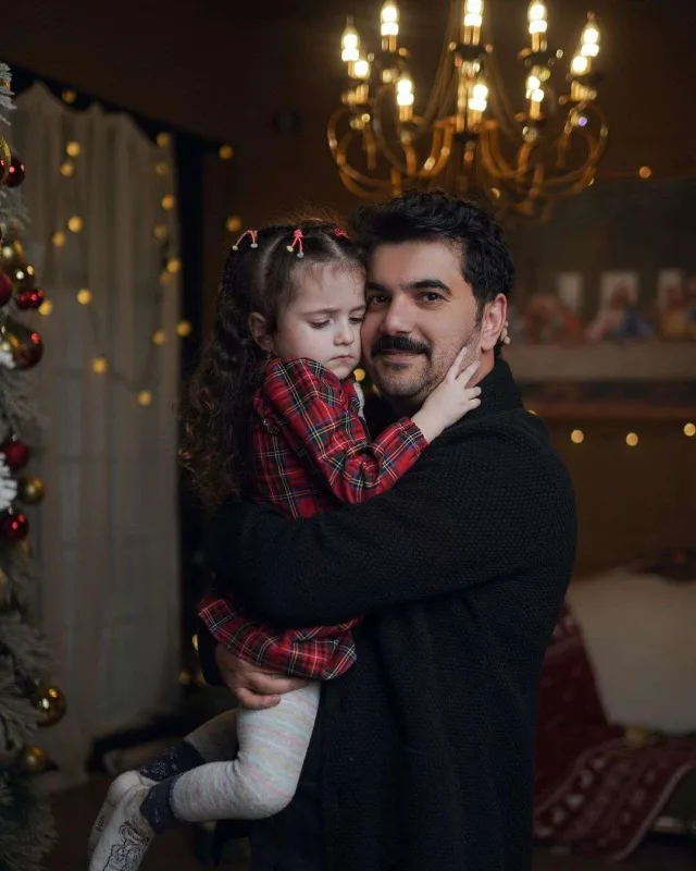 Elşənlə qızının Yeni il fotoları