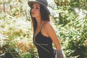 Hande “Hello” dərgisinin üz qabığında