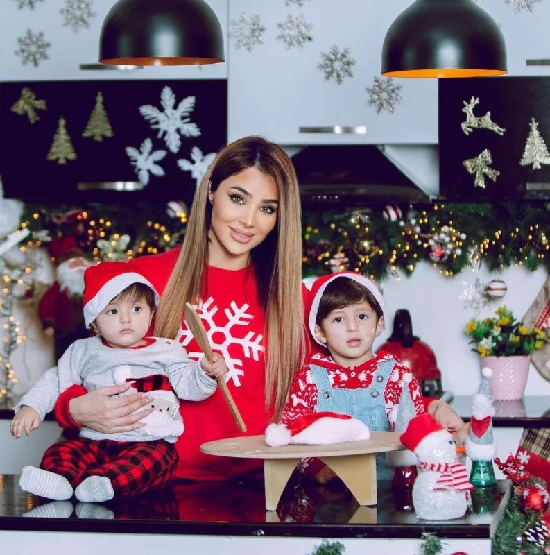 Ülviyyədən oğulları ilə Yeni il fotoları