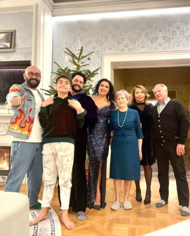 Xalq artistlərinin Vyanadakı dəbdəbəli evindən görüntülər