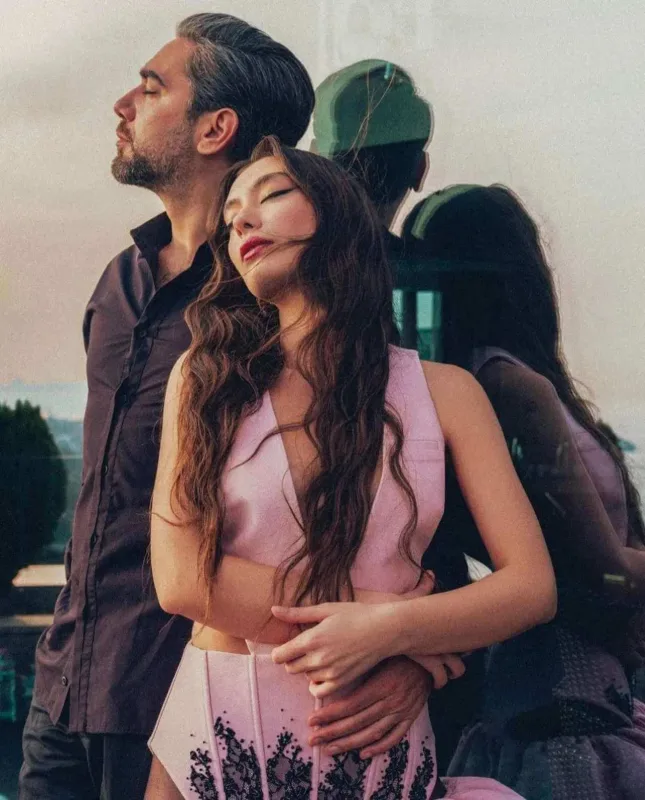 Neslihanla Kadirdən iddialı pozalar