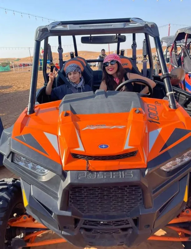 Gülay qızıyla Dubaya yollandı