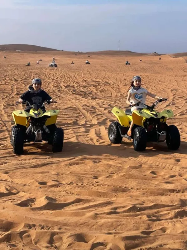 Gülay qızıyla Dubaya yollandı