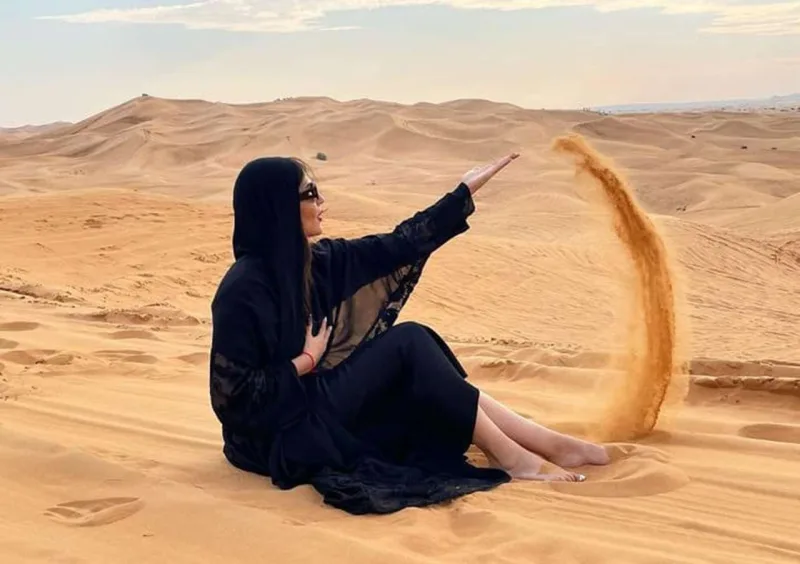 Gülay qızıyla Dubaya yollandı