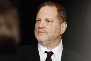 Məhkəmədə hakimə yalvardı