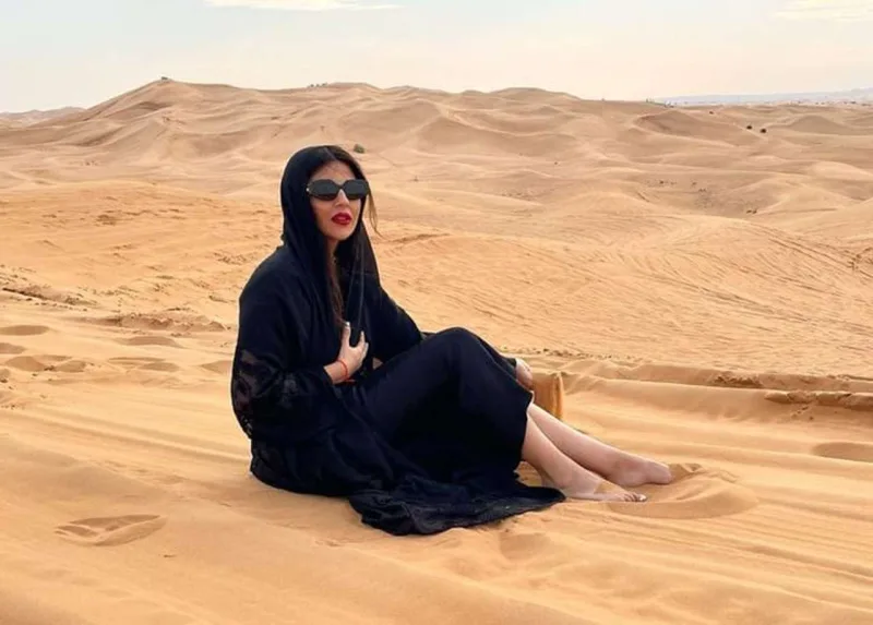 Gülay qızıyla Dubaya yollandı