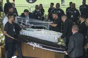 Braziliya xalqı Pele ilə vidalaşır