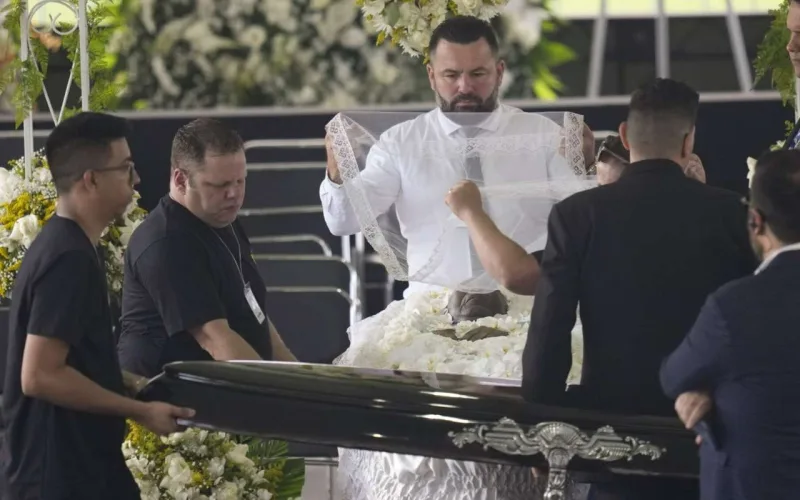 Braziliya xalqı Pele ilə vidalaşır