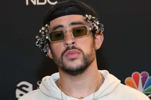 Azyaşlı qıza ev bağışladı