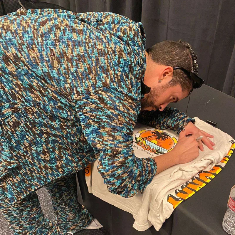 Azyaşlı qıza ev bağışladı