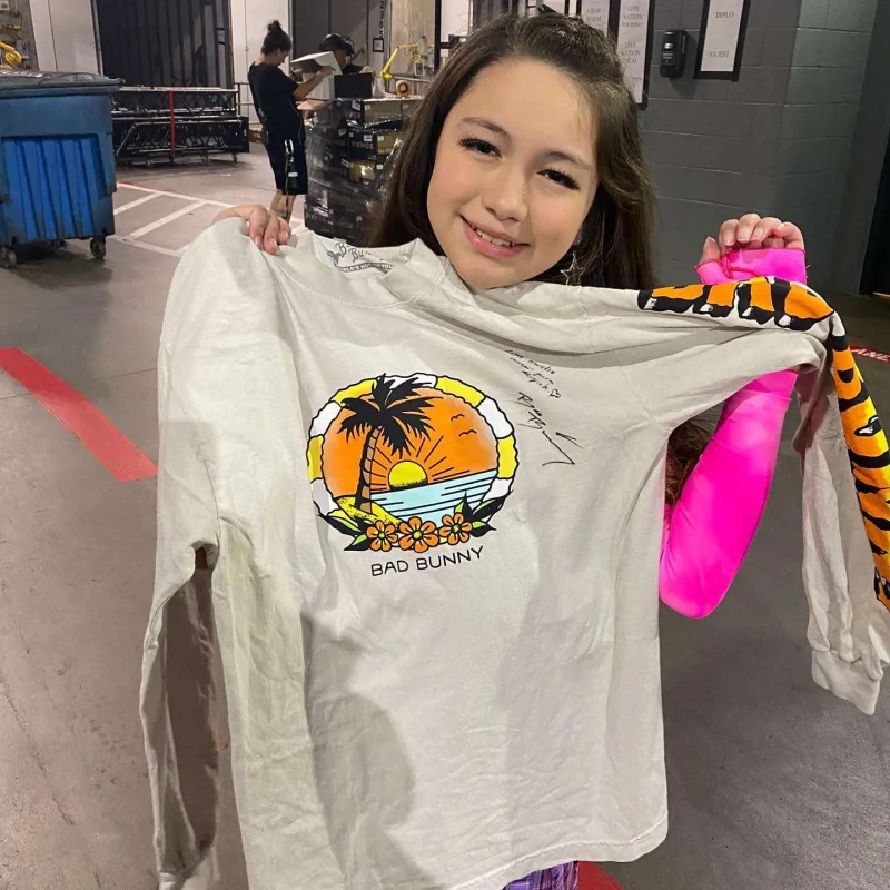 Azyaşlı qıza ev bağışladı