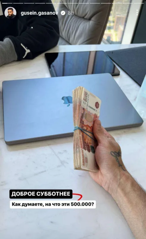 Anasına yarım milyonluq telefon aldı