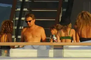 Yeni ili qadınlarla qarşıladı