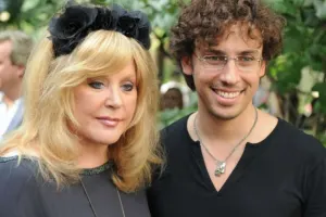 Xarici agent elan edilən ərini belə müdafiə etdi