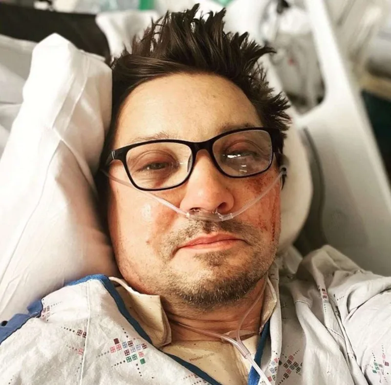 Qar təmizləyərkən ağır yaralandı